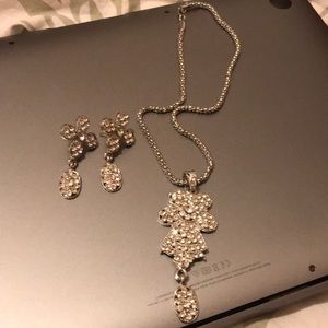 Silvertoned Necklace with earrings! (Like new!)